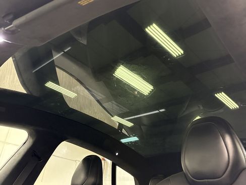 Used 2022 Tesla Model S Base image 17