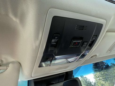 Used 2025 Lexus ES 350 w/ Premium Package FWD image 26