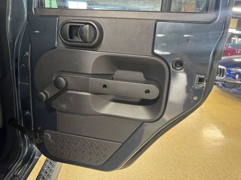 Used 2008 Jeep Wrangler Unlimited X AWD/4WD image 12