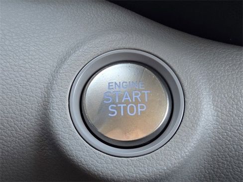 Certified 2025 Hyundai Venue SEL image 24