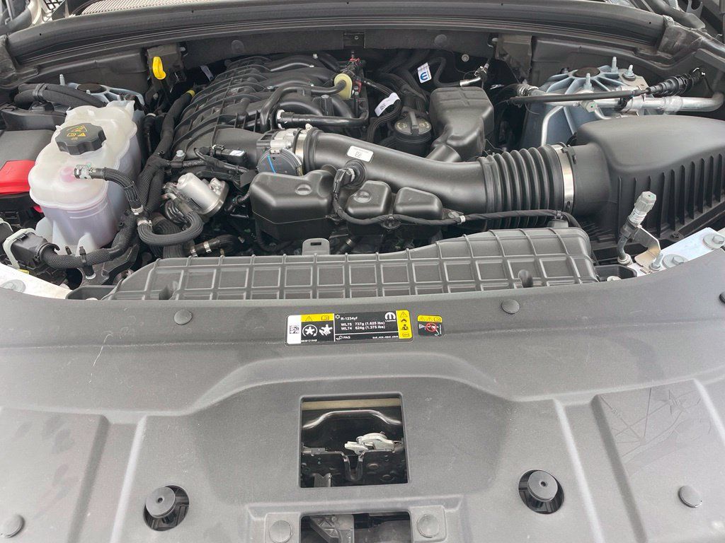 Used 2025 Jeep Grand Cherokee Limited w/ Luxury Tech Group II RWD image 30