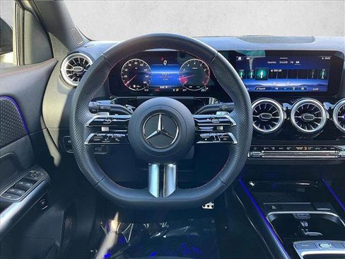 Used 2025 Mercedes-Benz GLA 250 image 7