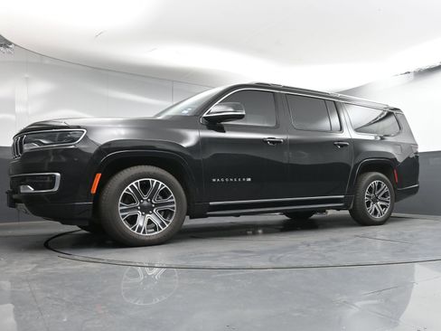 Used 2024 Jeep Wagoneer L Series II w/ Flexible Seating Group image 22