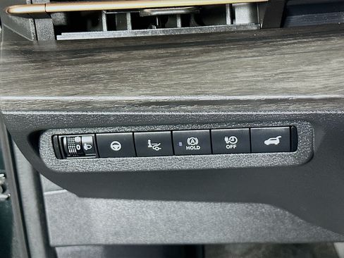 Used 2024 Nissan Ariya AWD image 16