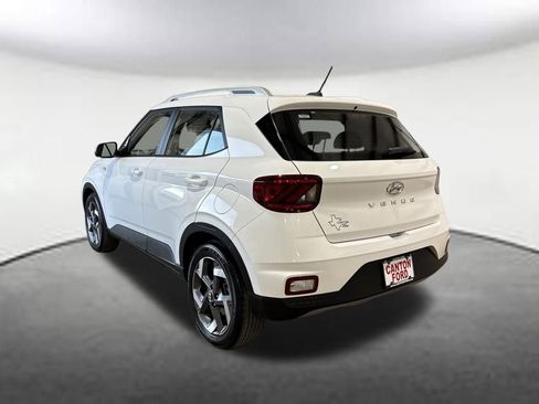 Used 2025 Hyundai Venue SEL image 3