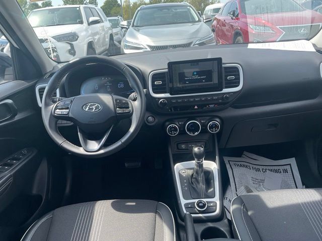 Used 2025 Hyundai Venue Limited FWD image 8
