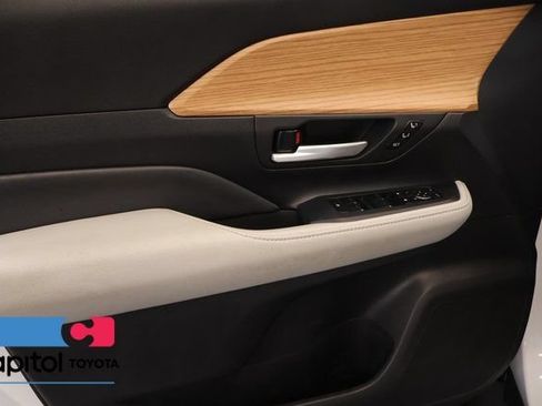 Certified 2025 Toyota Grand Highlander AWD image 10