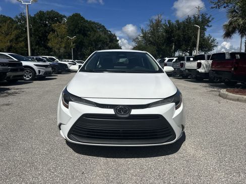 Used 2023 Toyota Corolla LE FWD image 9