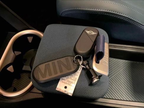 Used 2025 MINI Cooper Countryman SE w/ Comfort Package Max image 14