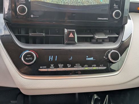 Used 2022 Toyota Corolla LE image 28