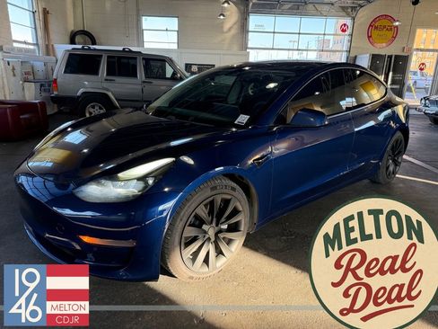 Used 2021 Tesla Model 3 Standard Range Plus image 1