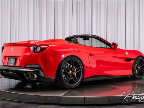 Used 2019 Ferrari Portofino image 25