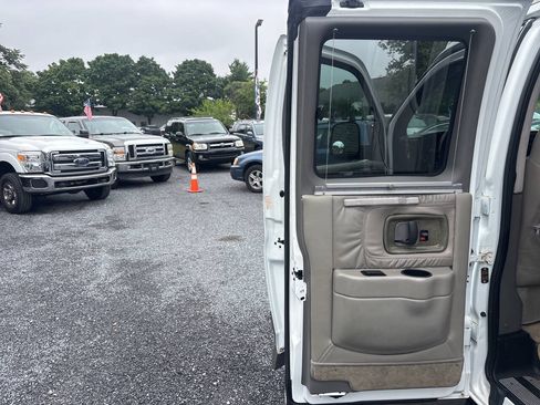Used 2004 Chevrolet Express 1500 RWD image 28