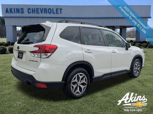 Used 2023 Subaru Forester Premium AWD/4WD image 4