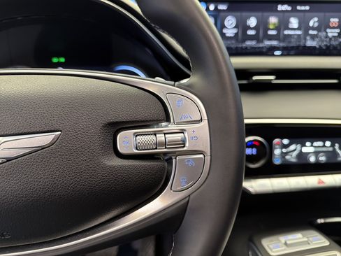 Used 2023 Genesis GV70 2.5T w/ Select Package image 18