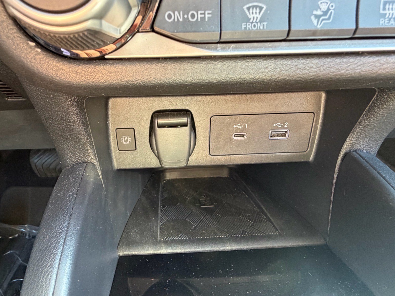 Used 2024 Nissan Versa SR w/ Trunk Package FWD image 33