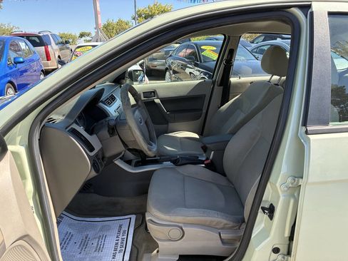 Used 2010 Ford Focus S image 3