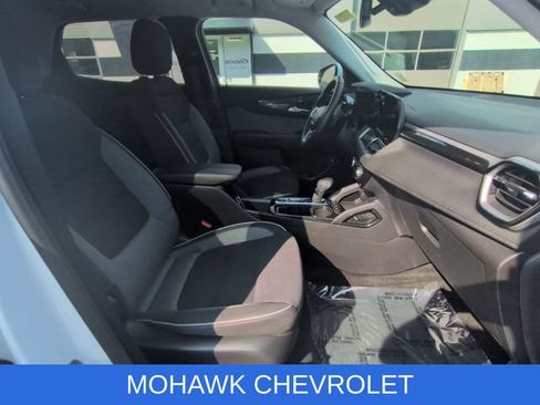 Certified 2025 Chevrolet TrailBlazer LT w/ Convenience Package AWD/4WD image 27