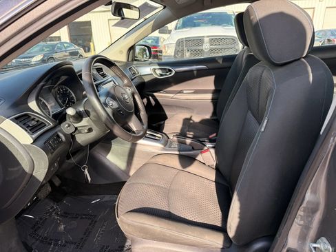 Used 2019 Nissan Sentra SR FWD image 2