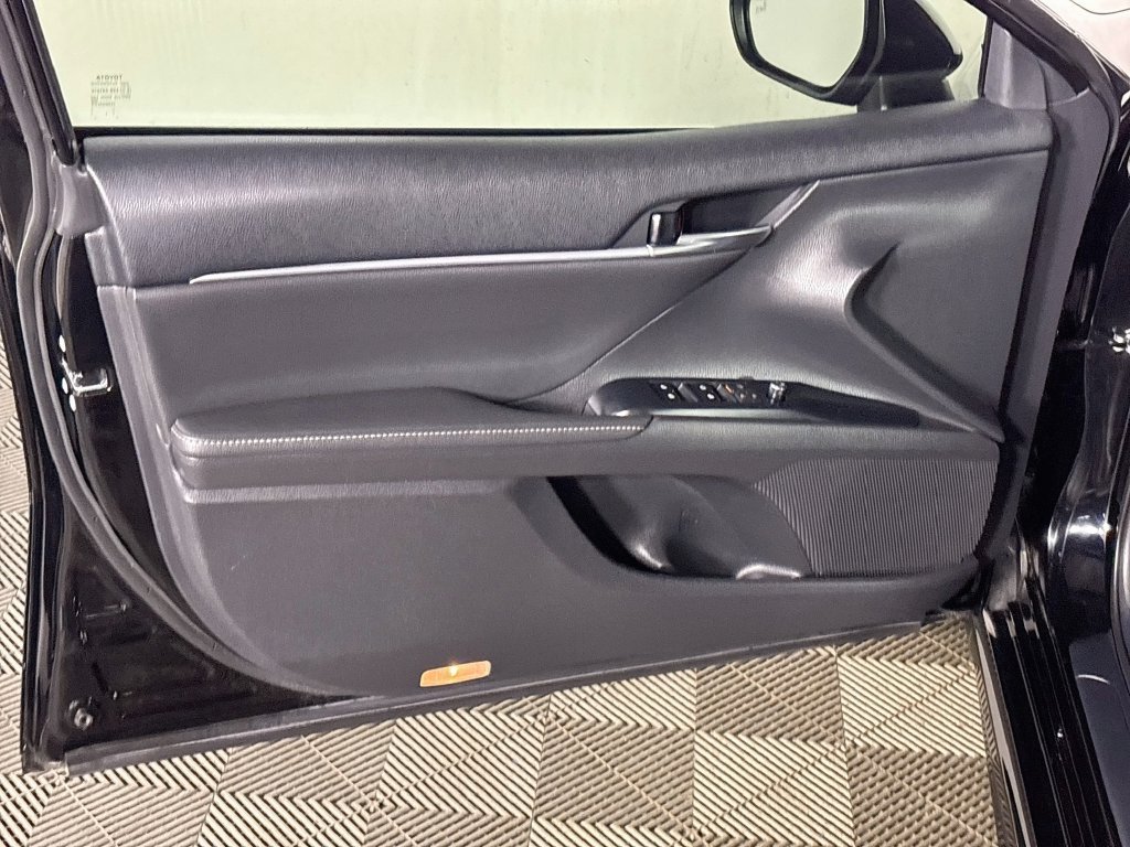 Used 2020 Toyota Camry XSE FWD image 10
