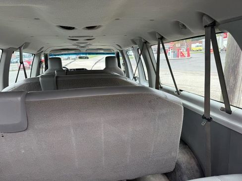 Used 2009 Ford E-350 and Econoline 350 Extended Wagon Super Duty image 15