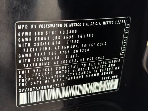 Used 2022 Volkswagen Tiguan SE w/ Panoramic Sunroof Package FWD image 23