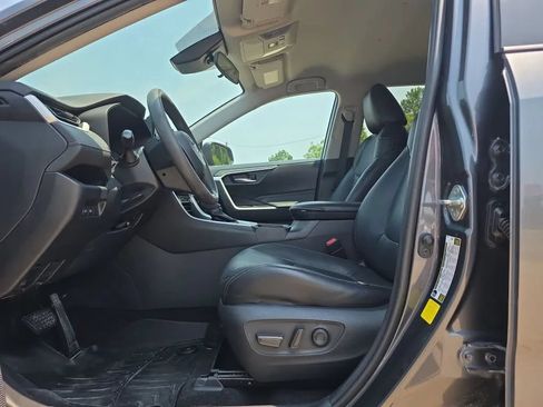 Used 2020 Toyota RAV4 XLE FWD image 15