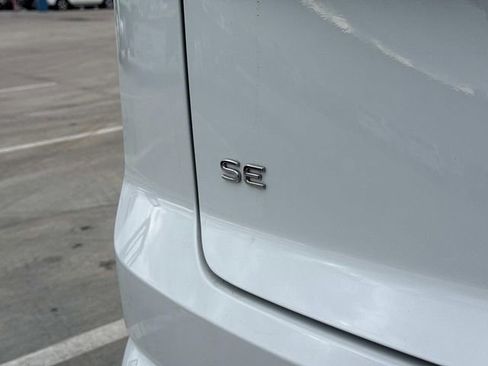 Used 2025 Volkswagen Atlas Cross Sport SE image 4