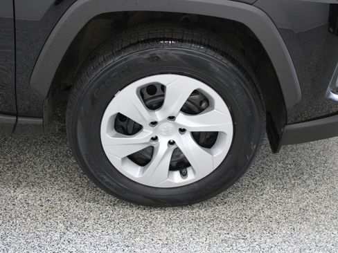Used 2025 Toyota RAV4 LE AWD/4WD image 5
