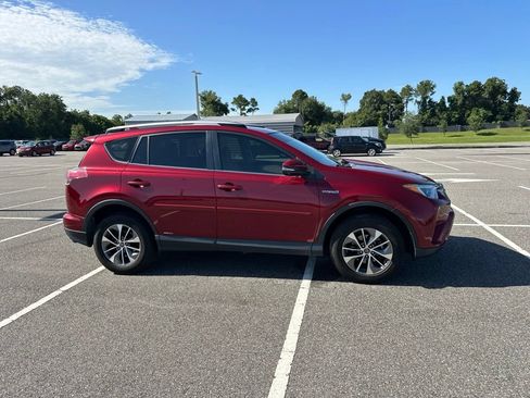 Used 2018 Toyota RAV4 LE w/ Carpet Mat Package AWD/4WD image 3