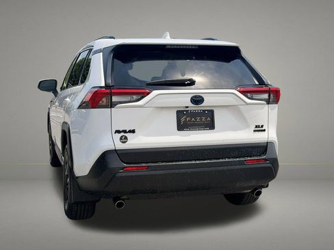 Used 2020 Toyota RAV4 LE AWD/4WD image 3