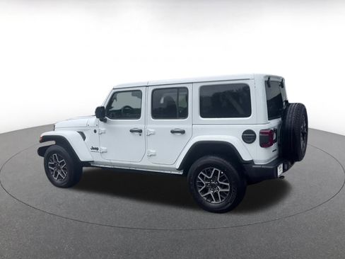Used 2025 Jeep Wrangler Sahara image 9