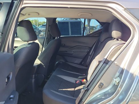 Used 2020 Nissan Kicks S FWD image 11