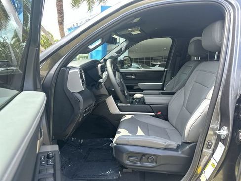 Used 2025 Toyota Tundra Limited AWD/4WD image 30