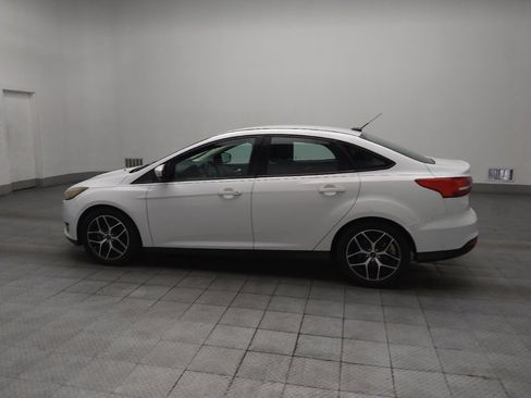 Used 2017 Ford Focus SE FWD image 3
