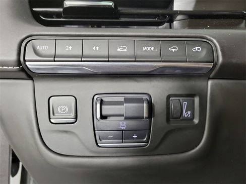 Used 2022 Cadillac Escalade ESV Sport Platinum w/ LPO, ONYX Package image 32