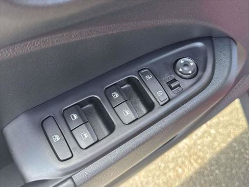 Certified 2025 Hyundai Venue Limited FWD image 15