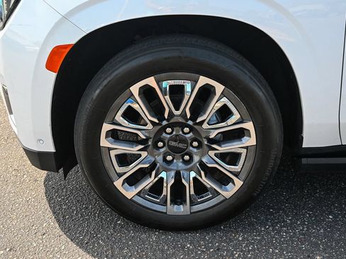 Used 2023 GMC Yukon XL Denali Ultimate AWD/4WD image 12