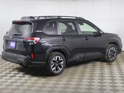 Used 2025 Subaru Forester Premium AWD/4WD image 9