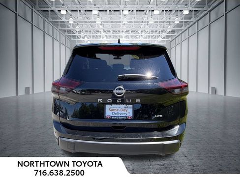 Used 2025 Nissan Rogue SV AWD/4WD image 23