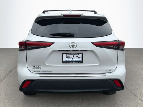 Used 2023 Toyota Highlander XLE image 5