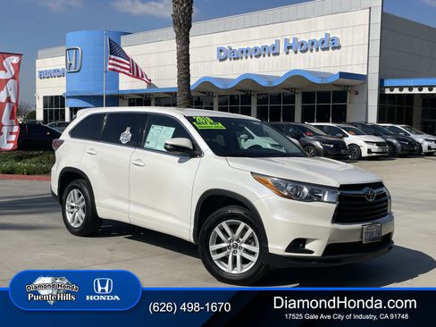 Used 2016 Toyota Highlander LE image 1