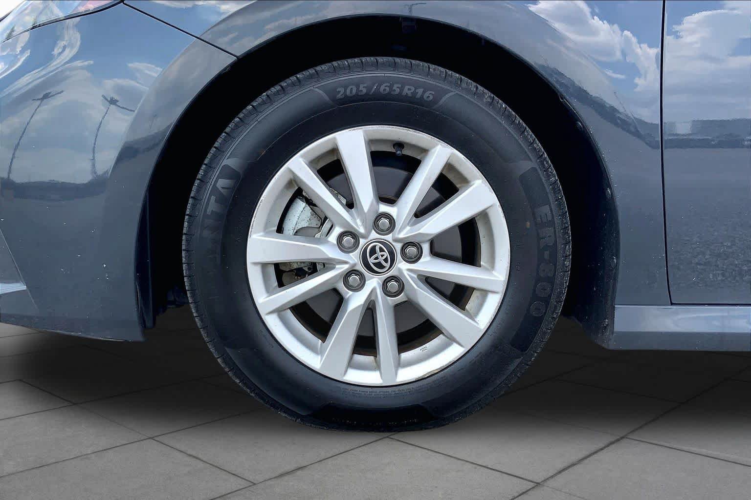 Used 2025 Toyota Camry LE FWD image 11