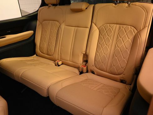 Used 2024 Jeep Grand Wagoneer Series III w/ Rear Seat Video Group 1 AWD/4WD image 23
