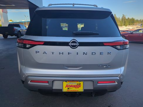 New 2025 Nissan Pathfinder Platinum w/ Cargo Package image 4