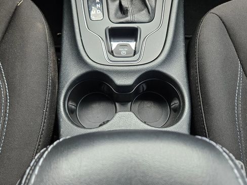 Used 2019 Jeep Cherokee Latitude w/ Popular Appearance Group FWD image 12