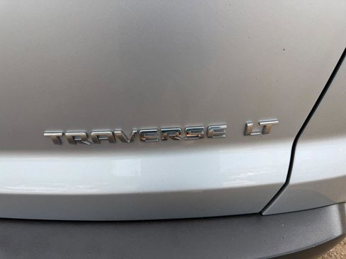 Used 2011 Chevrolet Traverse LT image 11