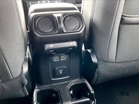 Used 2018 Jeep Wrangler Unlimited Sahara AWD/4WD image 36