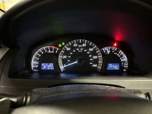 Used 2012 Toyota Camry SE w/ Leather Pkg FWD image 12