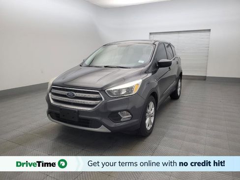 Used 2017 Ford Escape SE w/ SE Cold Weather Package FWD image 1